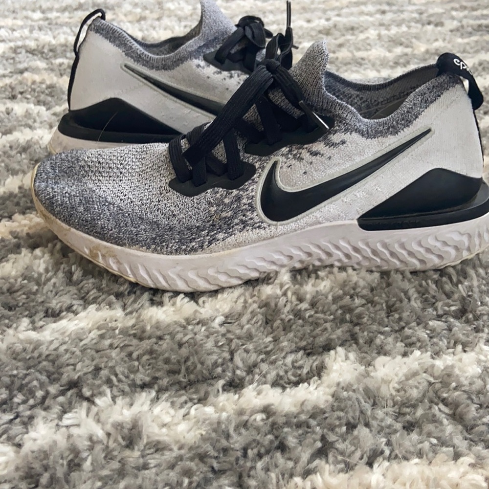 Men’s Nike epic react flyknit Oreo size 7.5